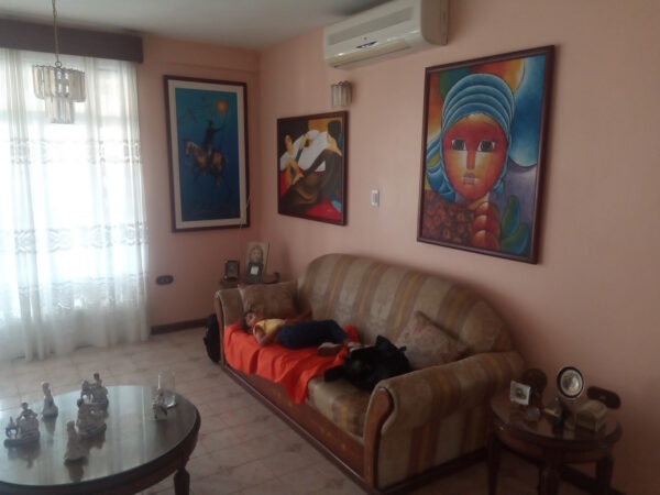 VENDO amplia y funcional vivienda de 311 m² en privilegiada avenida de la zona del este de Barquisimeto - Image 3